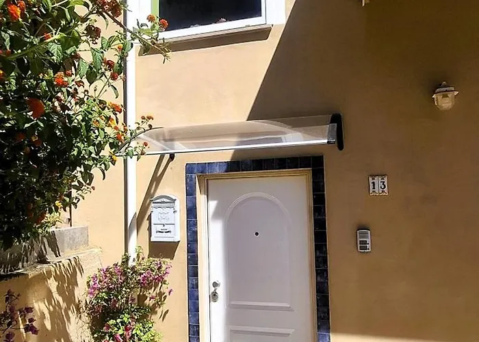 住宿加早餐酒店 Aramoni 3*