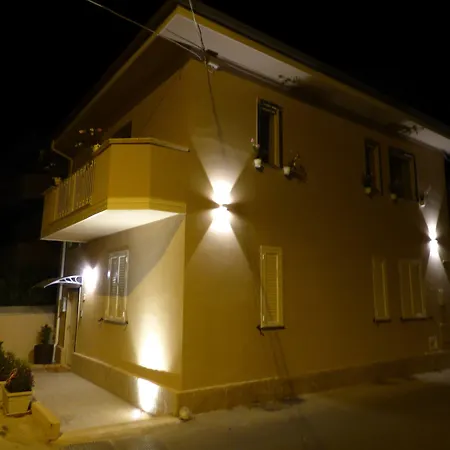 Aramoni 3*