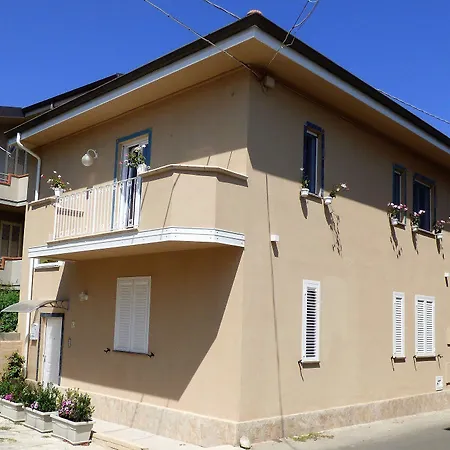 Aramoni Bed & Breakfast 3*